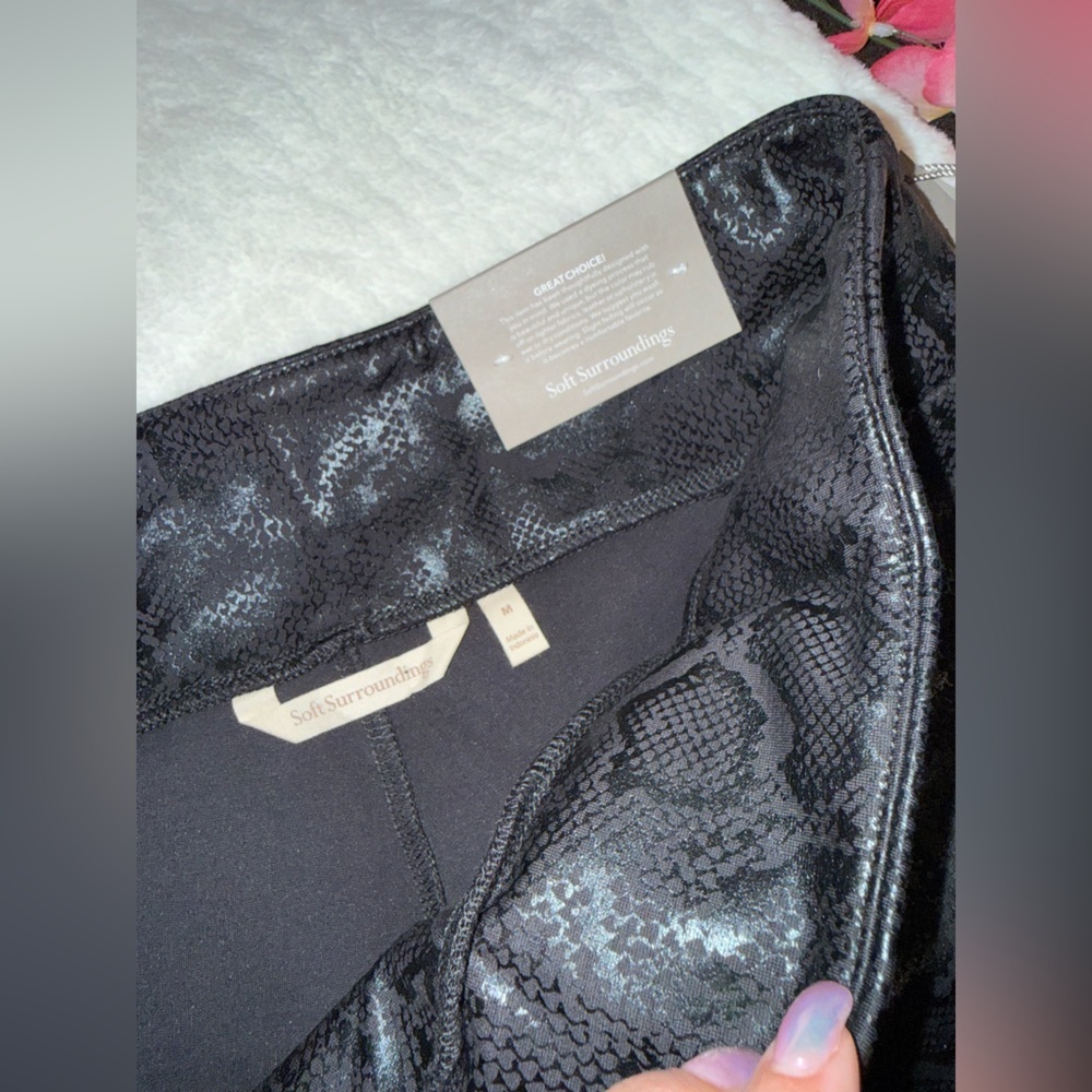 NWT Soft Surroundings Black Snake Print Leggings Size M - Picture 5 of 7